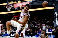 Денвър победи Хюстън след продължение за пети пореден успех в НБА