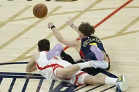 Скочиха на съдиите в НБА