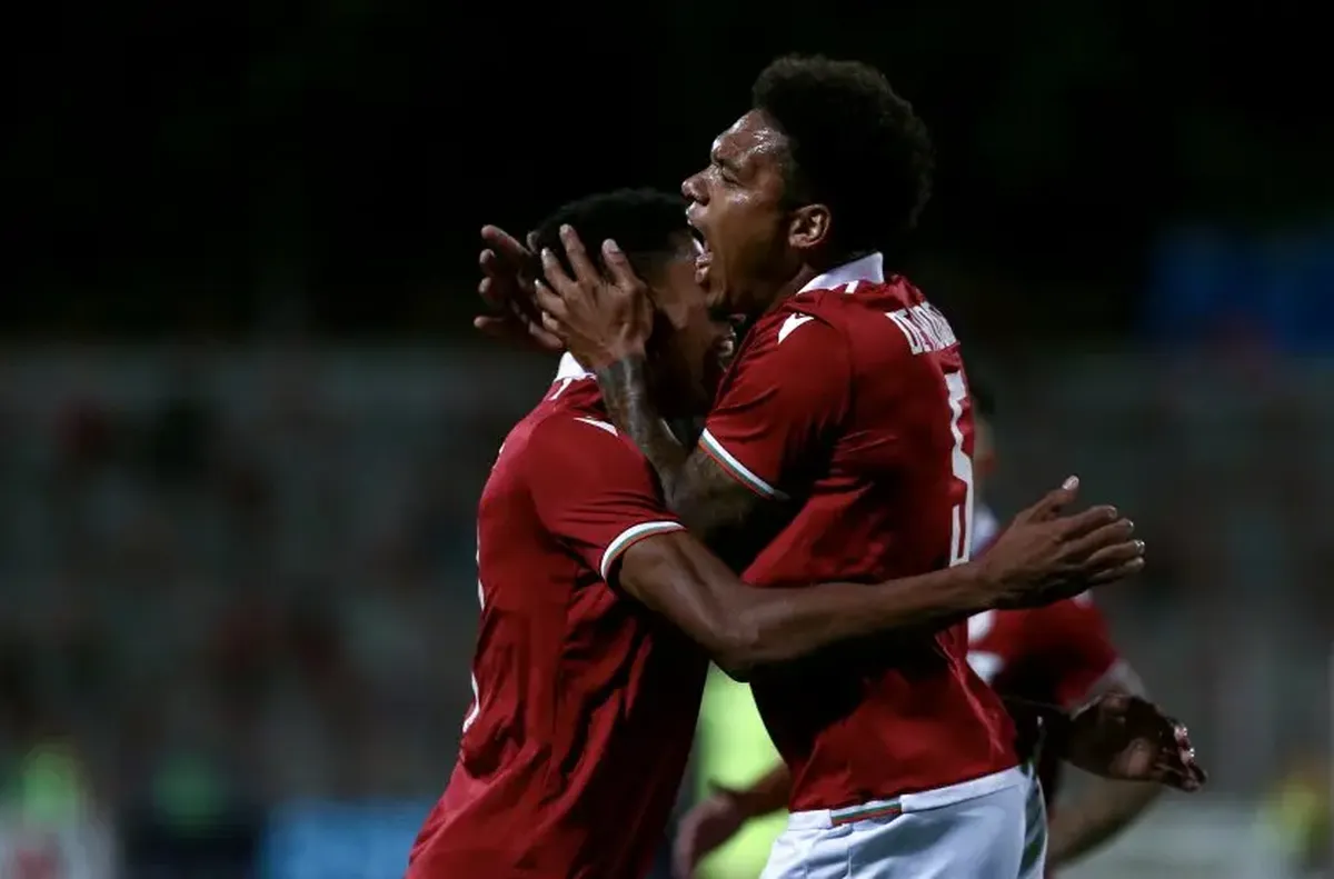 Бившият футболист на ЦСКА Брадли де Нойер се свлече до