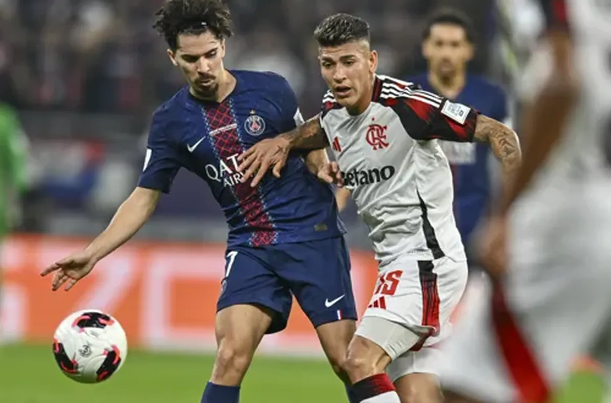 Матвей Сафонов спаси цели четири дузпи и се превърна в