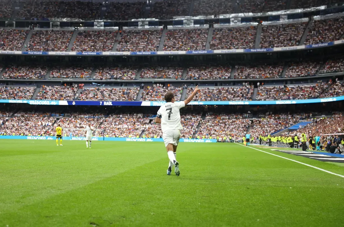 Стадионът на Реал Мадрид Сантяго Бернабеу е основен фаворит да