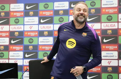  Барселона удължава договора на Ханзи Флик