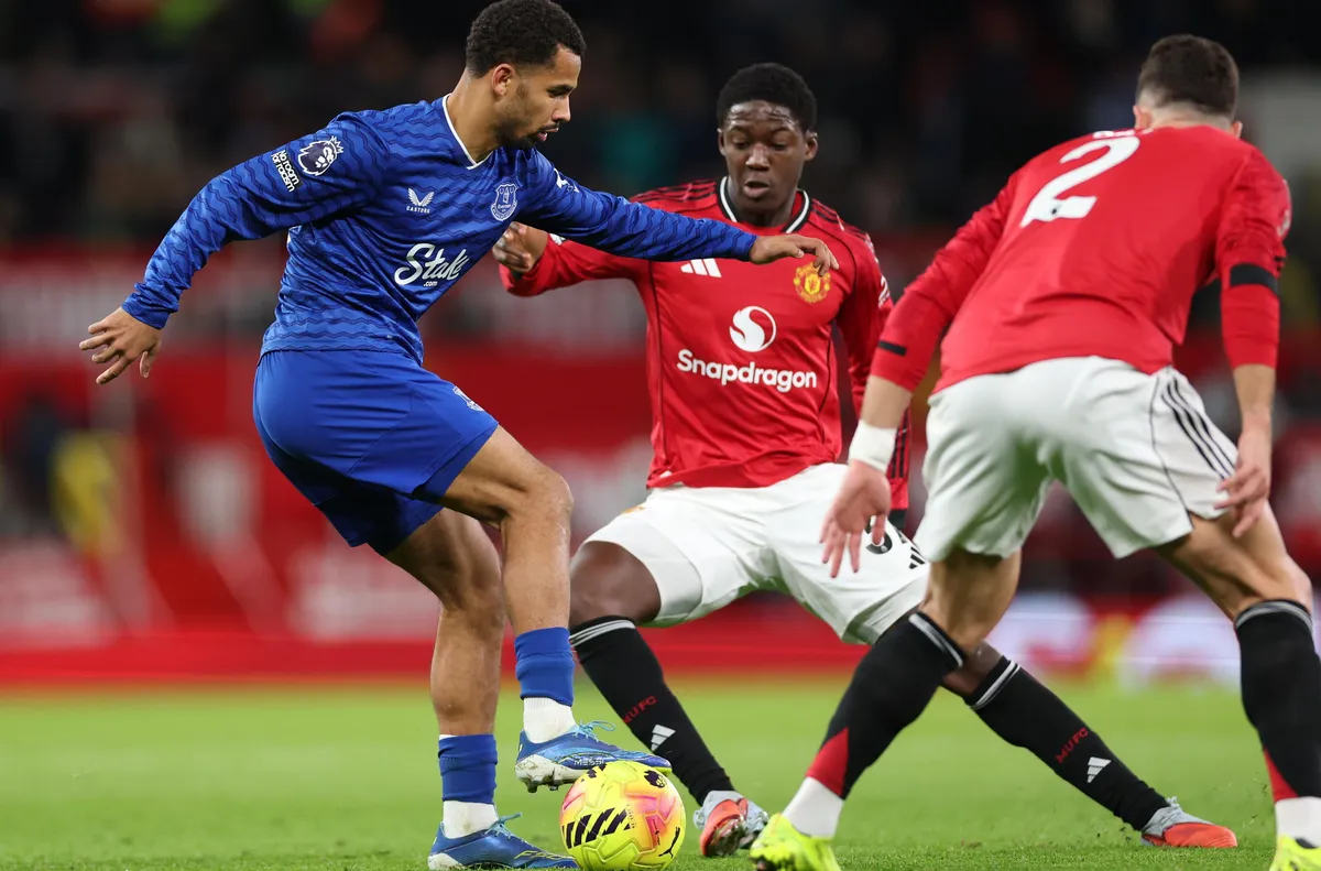 Полузащитникът на Манчестър Юнайтед Коби Мейну е все по близо