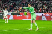 Бъдещето на Нойер става все по-несигурно