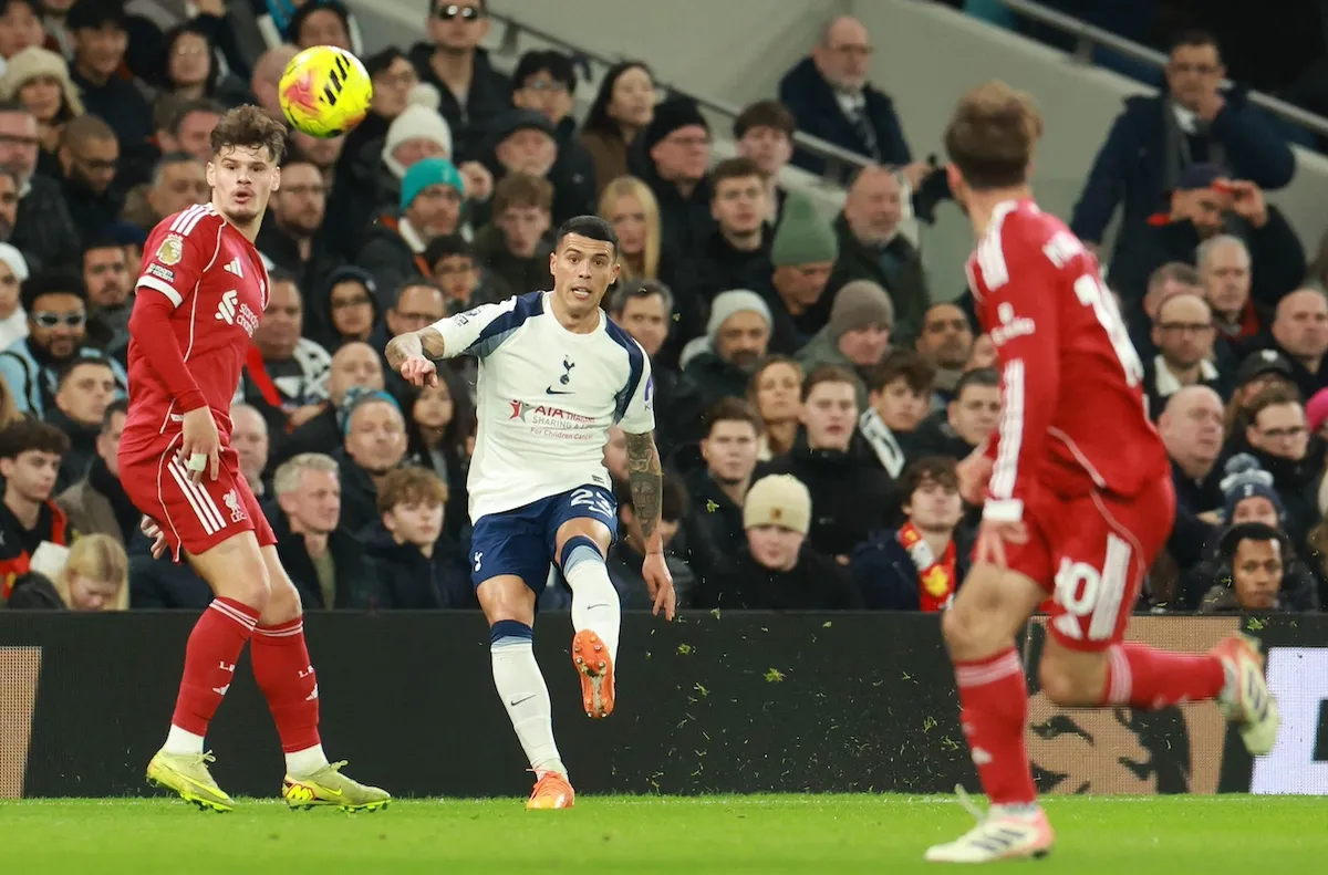 Тотнъм на прага на чудо с 2 червени картона Ливърпул