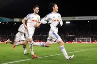 Лийдс засенчи Кристъл Палас; Груев влезе при победата