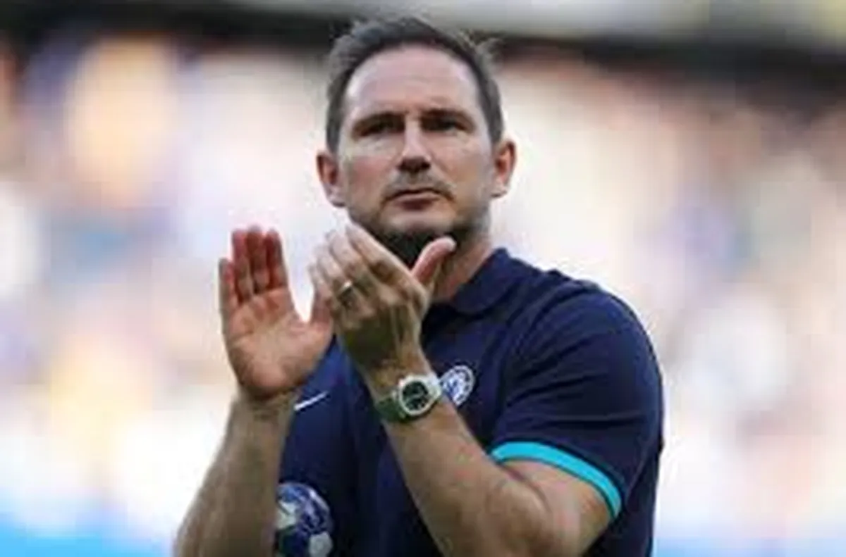 Мениджърът на Ковънтри влезе на терена след края на срещата