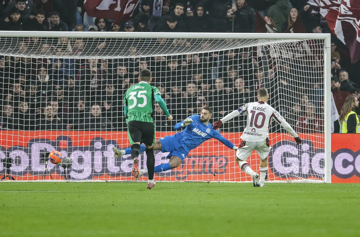 Торино надигра и победи с 1 0 като гост Сасуоло