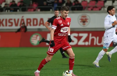 Тонислав Йорданов наниза гол от центъра в Унгария