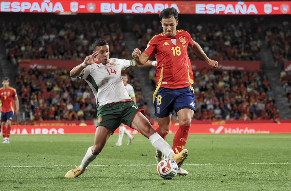 Националният отбор на България по футбол запази позиции в обновената