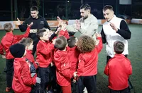 Играчи на ЦСКА тренират с таланти от школата (ВИДЕО)