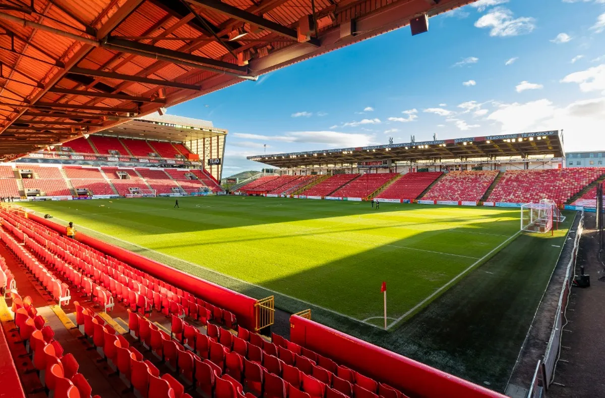 Историческият шотландски Абърдийн където играе българският вратар Димитър Митов планира