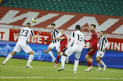 Локо Пловдив продава трима от водещите си играчи