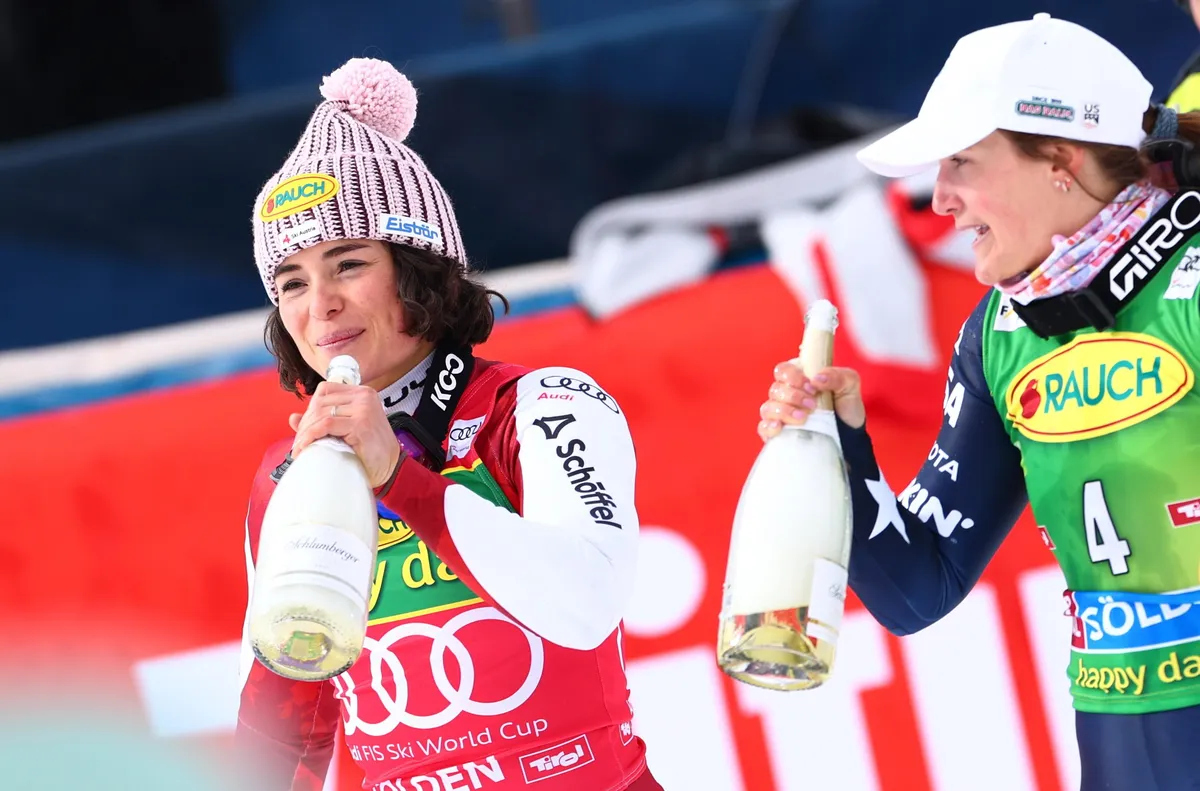 Австрийката Юлия Шайб завърши на първо място в гигантския слалом