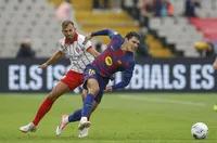 Лапорта вдига духа на контузен с нов договор