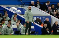 Челси бие шута на Мареска при нов провал 