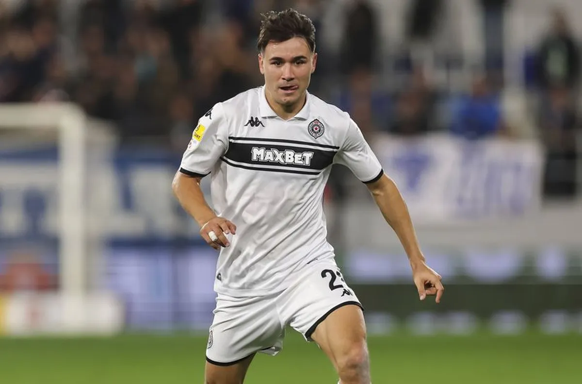 Янис Карабельов е все по близо до изхода от Партизан