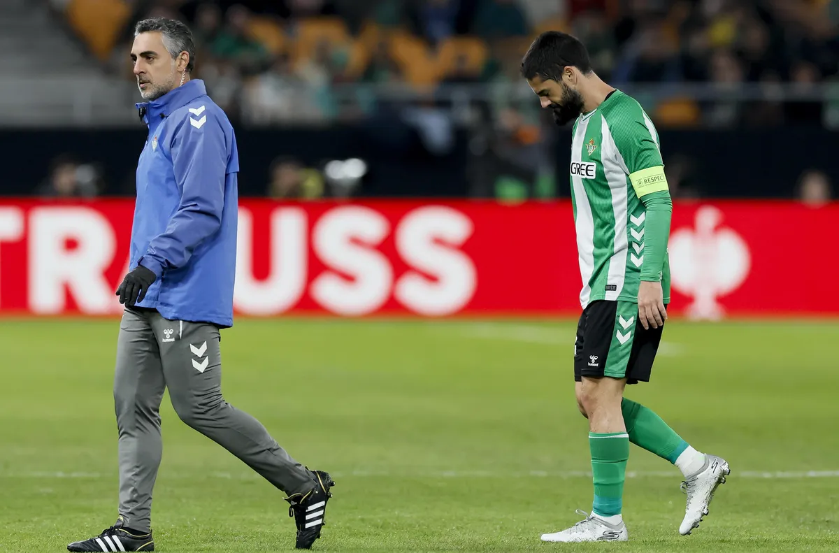 Полузащитникът на Бетис получи нелепа контузия преди месец Полузащитникът на