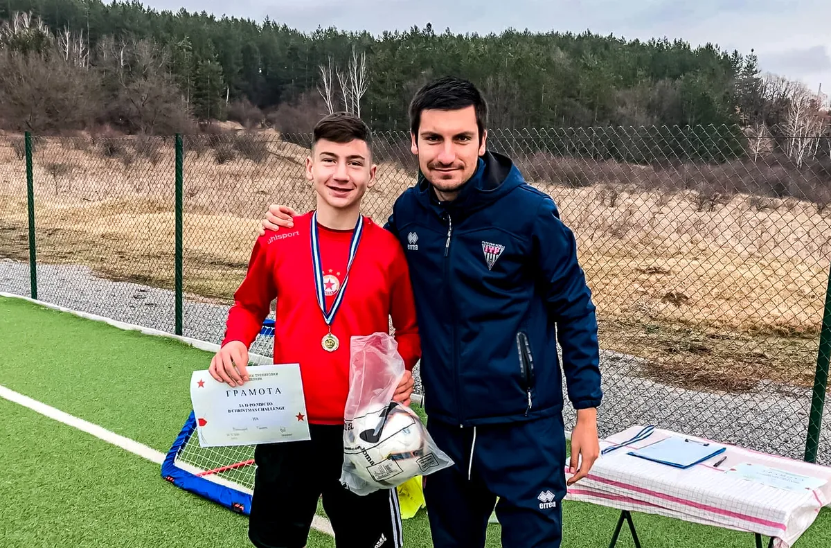 Валентин Валентинов ще води третодивизионния отбор Пернишкият треньор Валентин Валентинов