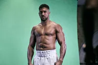 Антъни Джошуа ще прекара новата година в нигерийска болница