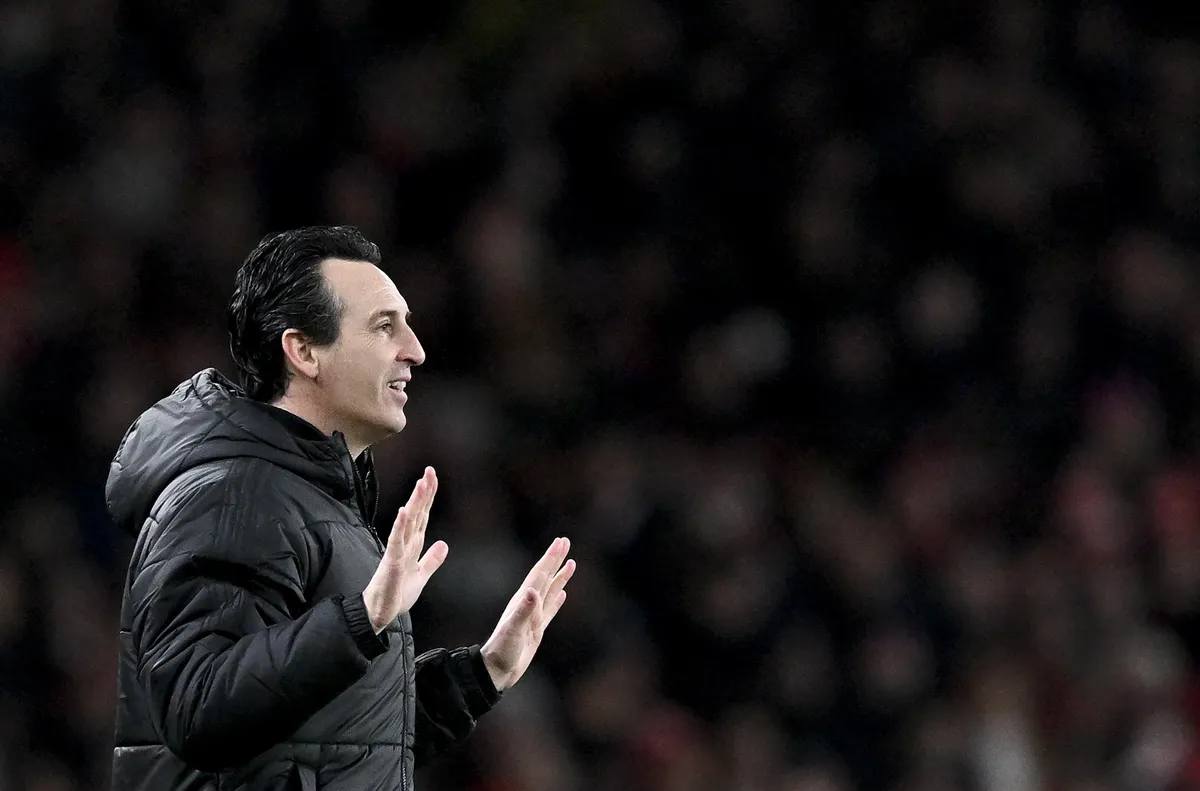 Разбира се той беше щастлив и беше с щаба си