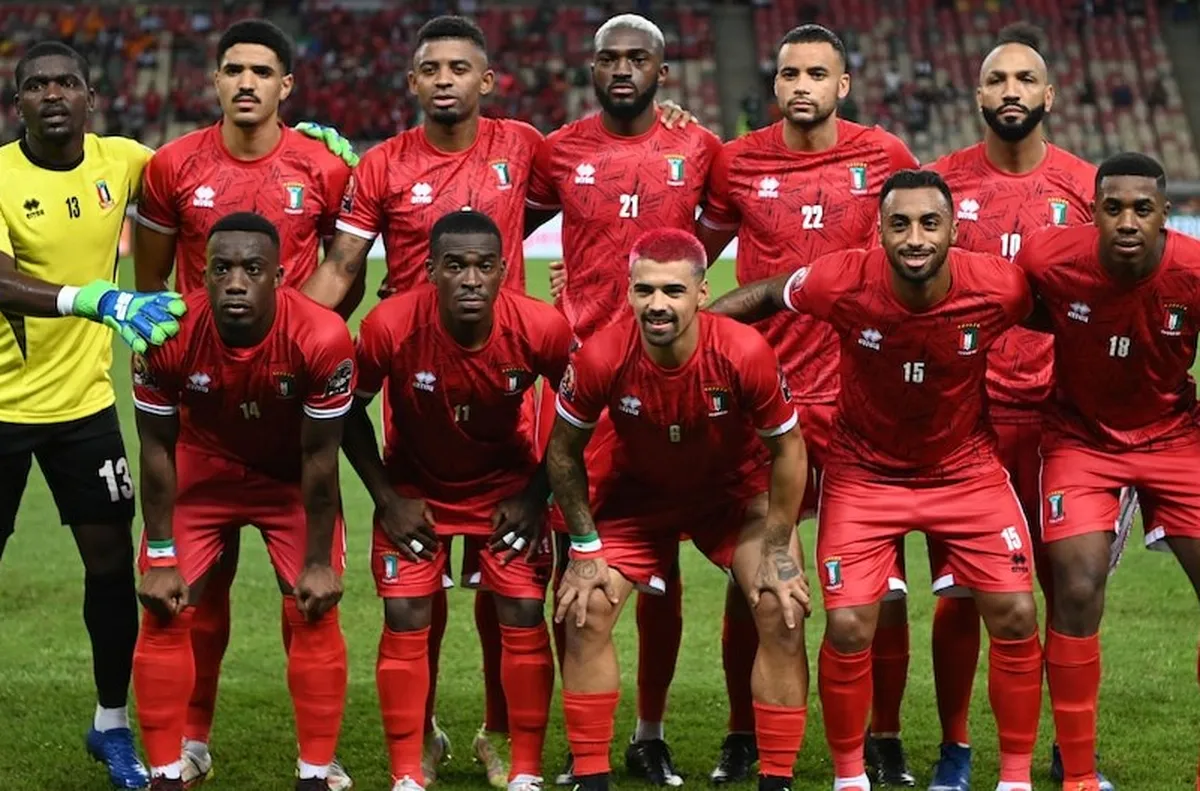 Капитанът на Екваториална Гвинея и един от халфовете са със