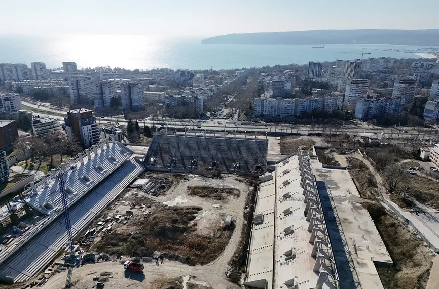Възобновиха работата по стадион "Варна"