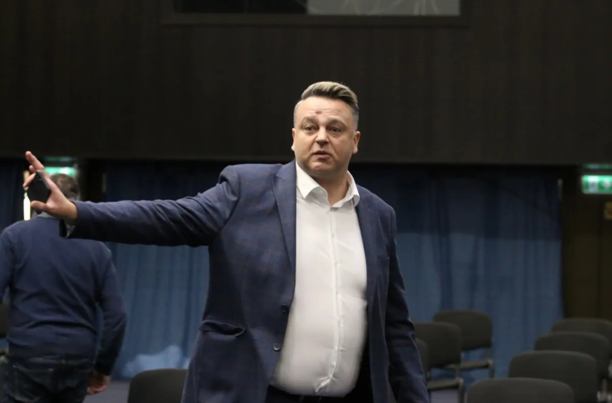 Шахматната федерация с мощен удар по Градев