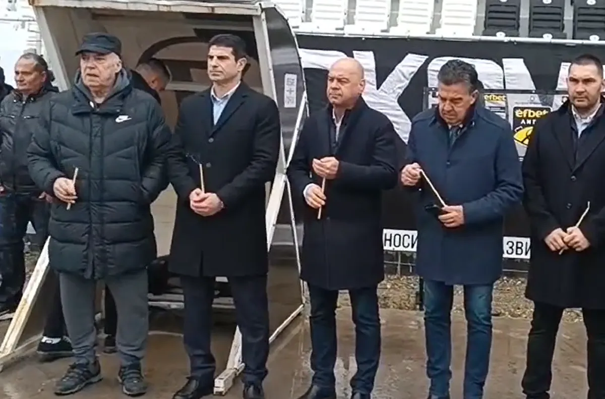 Зума откри новата трибуна на Локо Пд