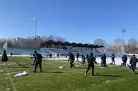 Фенове и треньори чистят „Тича“ за мача с Лудогорец