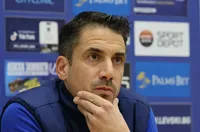 Веласкес чел конско на футболистите на Левски