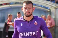 Томаш праща българин на пейката