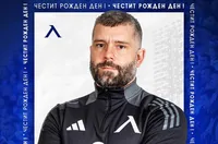 Левски честити рождения ден на треньора на вратарите си