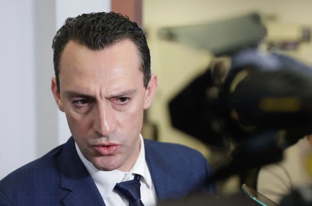 Министърът на младежта и спорта Иван Пешев говори пред медиите