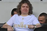 Оставете я на мира тая клета фланелка!