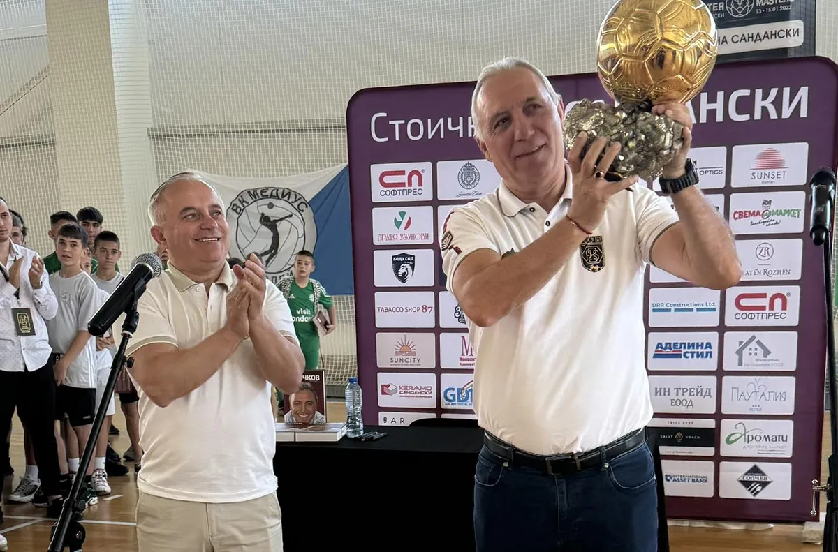 Стоичков гледа дерби от Трета лига в Сандански