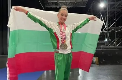 Скандалната Елвира Краснобаева игра в Москва под българския флаг
