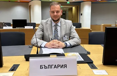 Зам.-министър Младенов коментира дезинформацията в киберпространството върху младите