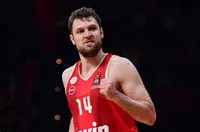 Везенков изведе Олимпиакос до финал за Купата на Гърция