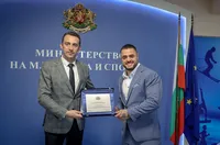 Министър Пешев награди европейския шампион по вдигане на тежести Карлос Насар