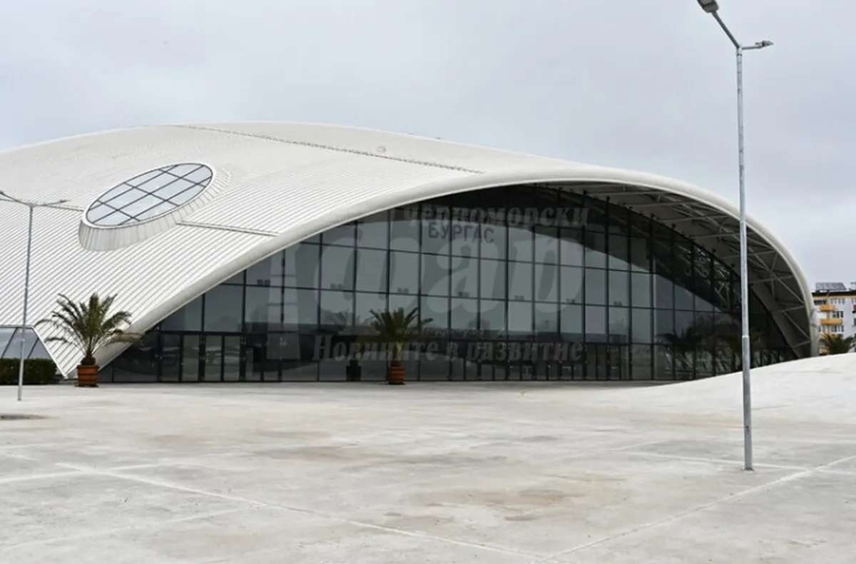 До месец сертифицират пистата за лека атлетика в „Арена Бургас“