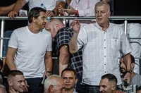 От кого се крие Наско Сираков? 