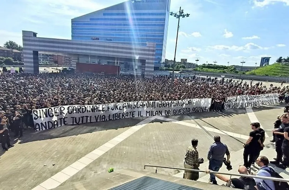 Напрежение в Милан, хиляди фенове излязоха на протест