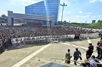 Напрежение в Милан, хиляди фенове излязоха на протест