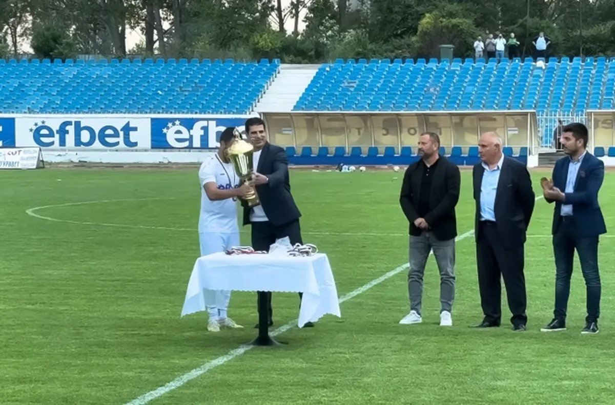 Георги Иванов награди победителите в турнира за Купата на АФЛ
