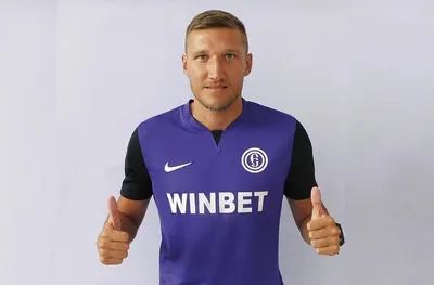 Опитен нападател напусна Етър