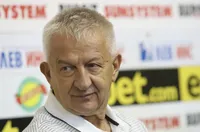 Крушарки стяга редиците на "Лаута"