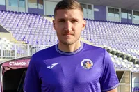 Етър се разделя с двама