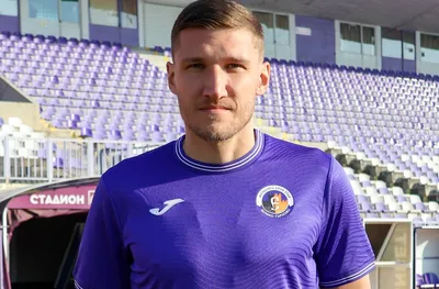 Етър се разделя с двама