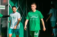 Хебър си върна двама, халф подписа нов договор